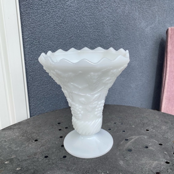Grapevine milk glass - Picture 8 of 10